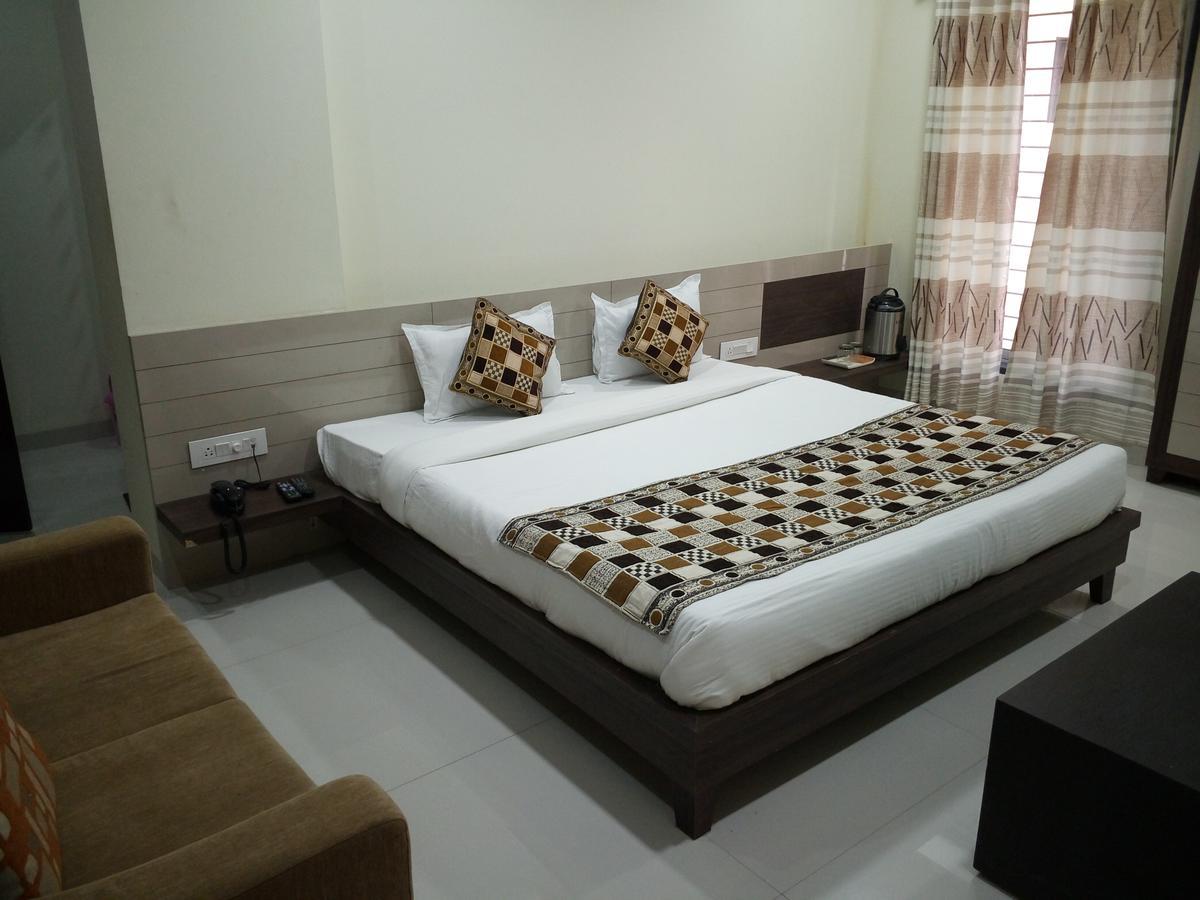 Casa Green Hotell Shirdi Eksteriør bilde