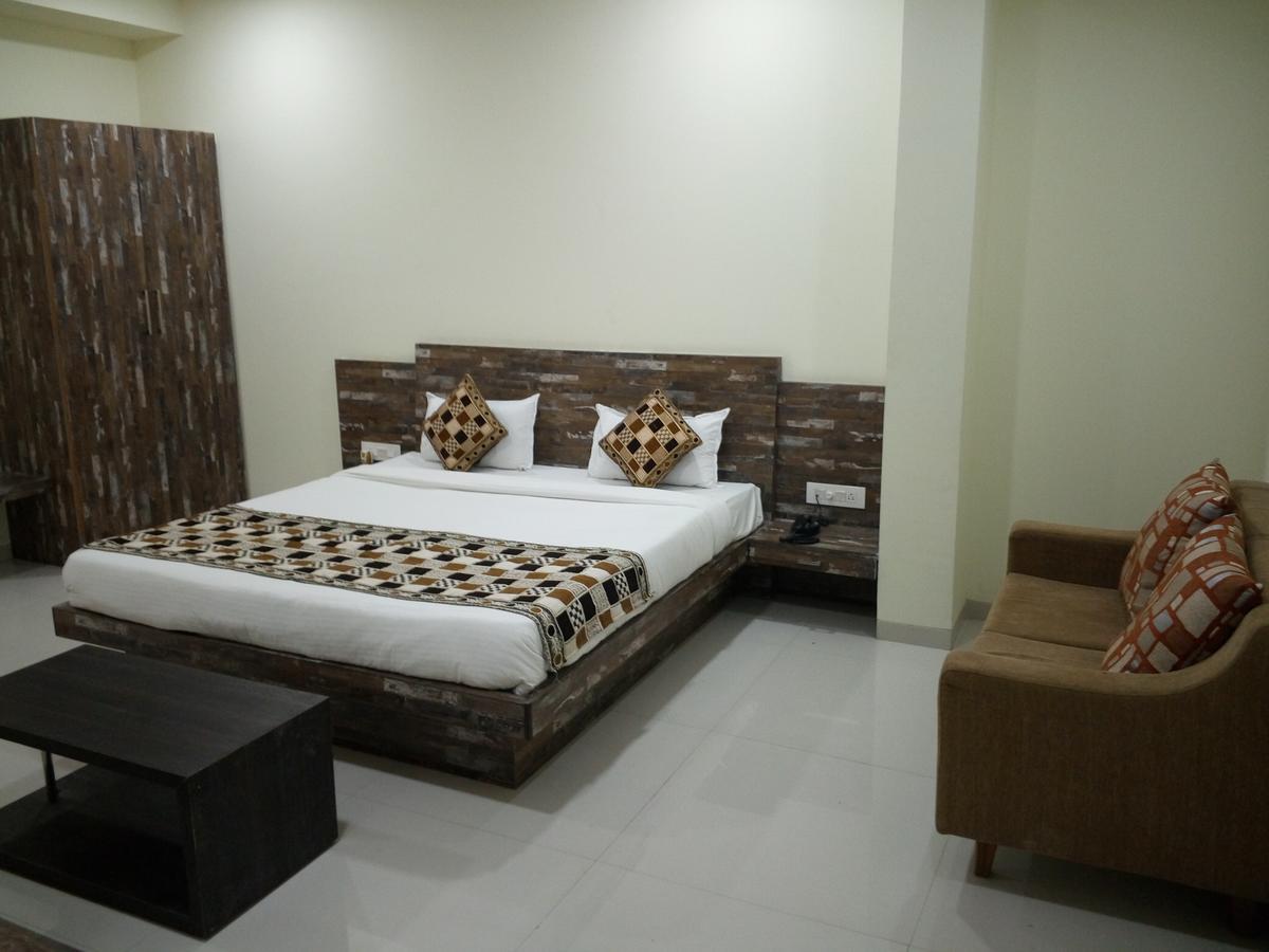 Casa Green Hotell Shirdi Eksteriør bilde